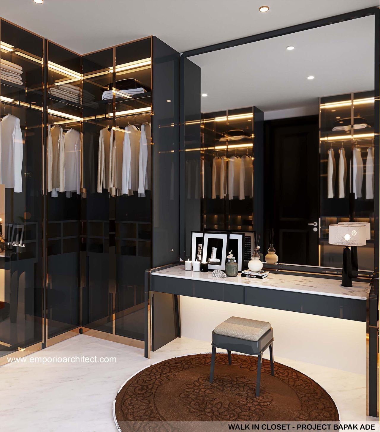 Desain Walk In Closet Interior Rumah Klasik 2.5 Lantai Bapak Ade di ...